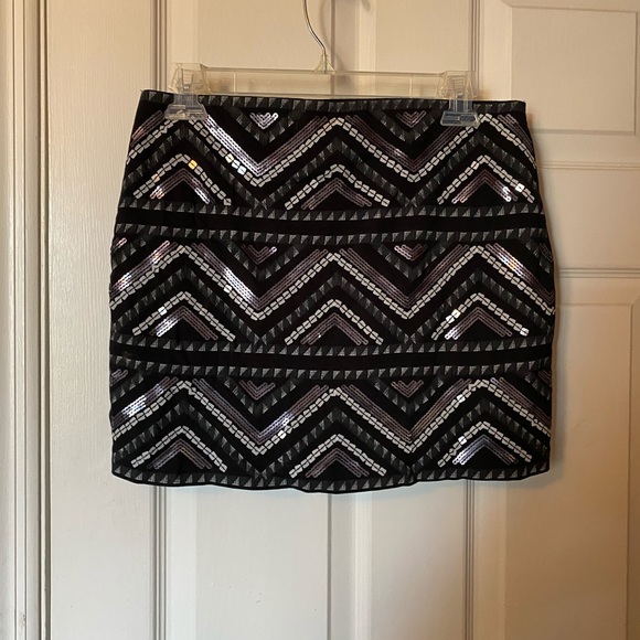 Express mini skirts - Picture 3 of 4